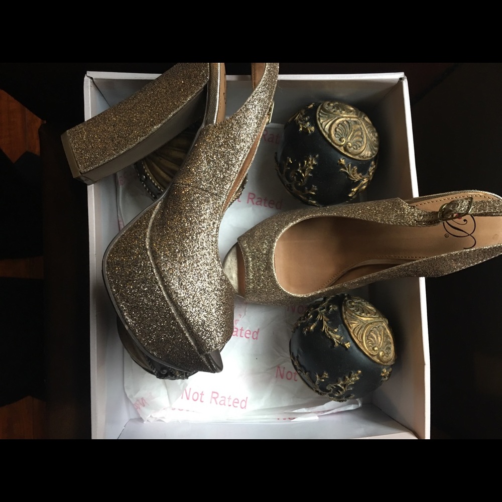 Shoes - Picture 2 of 8